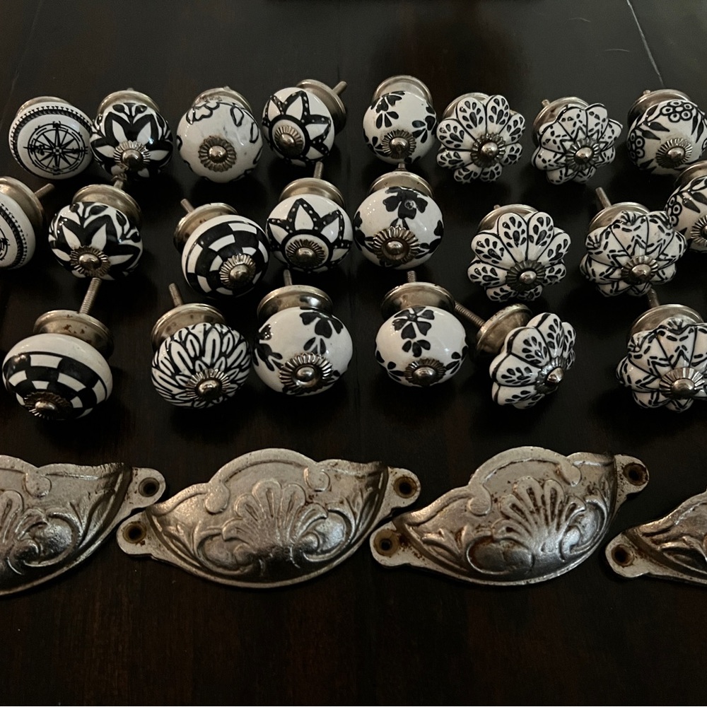 28 Drawer Pulls - White /Blue and Silver